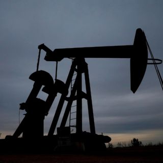 El petróleo baja en un mercado marcado por la incertidumbre