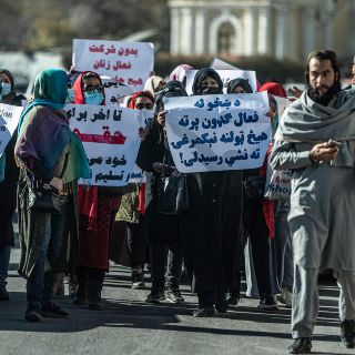 Trato talibán a mujeres, posible crimen contra humanidad: ONU