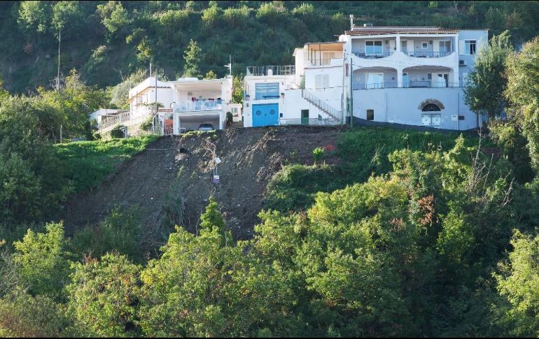 En el lugar, más de 200 miembros de protección civil y fuerzas de seguridad seguían buscando a una decena de desaparecidos. AFP / E. Imperato