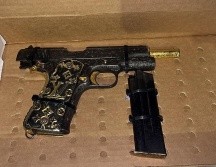 La pistola confiscada, con elementos de oro. ESPECIAL