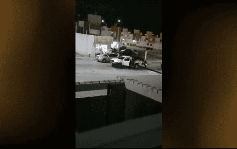 Los agresores fueron captados por civiles que grabaron el instante en el que abordaban dos vehículos y huían del lugar. El video fue subido a las redes sociales. TWITTER