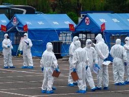 Las rígidas políticas sanitarias de Beijing han mantenido las cifras oficiales de muertes por el virus más bajas con respecto a otros países, pero a cambio los ciudadanos han afrontado el costo de largos períodos de confinamiento. AP/ ARCHIVO