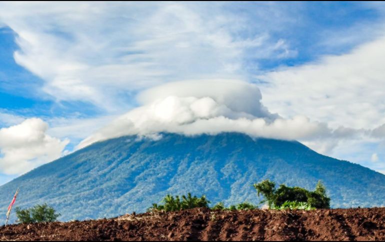 El volcán de San Miguel, también conocido como Volcán Chaparrastique, tiene una altura de dos mil 130 metros y está entre los seis más activos de El Salvador. TWITTER / @@ComunicacionSV