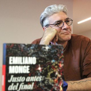 Emiliano Monge: un libro se escribe desde la cabeza