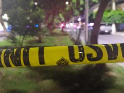 Personal de Servicios Médicos confirmaron el deceso del hombre; al sitio también llegaron elementos del Ministerio Público y el Instituto Jalisciense de Ciencias Forenses para continuar las investigaciones. EL INFORMADOR / ARCHIVO