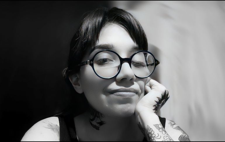 Con su libro Perras de Reserva, ella busca en sus lectoras representatividad; que se sientan identificadas con las historias, pero que sobre todo sientan que sí pueden ser escritoras. CORTESÍA