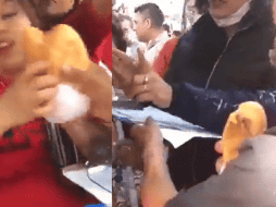 En algunos videos se puede ver el momento en el que el equipo de Marcelo Ebrard y la misma Claudia Sheinbaum reparten tortas ahogadas a personas que asistieron a la marcha convocada por López Obrador. TWITTER/ @NotiAgencyCdmx