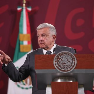 López Obrador prepara iniciativas para que nadie gane más que el presidente