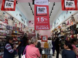 En formas de pago, cambió totalmente este año, en general el 51% del monto total de las compras se pagaron en efectivo y 49% a crédito. SUN / ARCHIVO