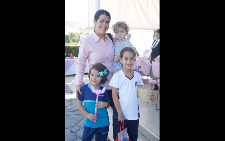 Mariana Covarrubias, Santiago, Lucia e Isabel Villa. GENTE BIEN JALISCO/Claudio Jimeno