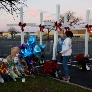 Mujer que sobrevivió a balacera demanda a Walmart por 50 MDD