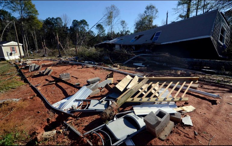 El NWS emitió varias advertencias sobre posibles tornados hasta cerca del mediodía en el sureste de Alabama, el noroeste de Florida y el suroeste de Georgia. AP/ M. Willamson
