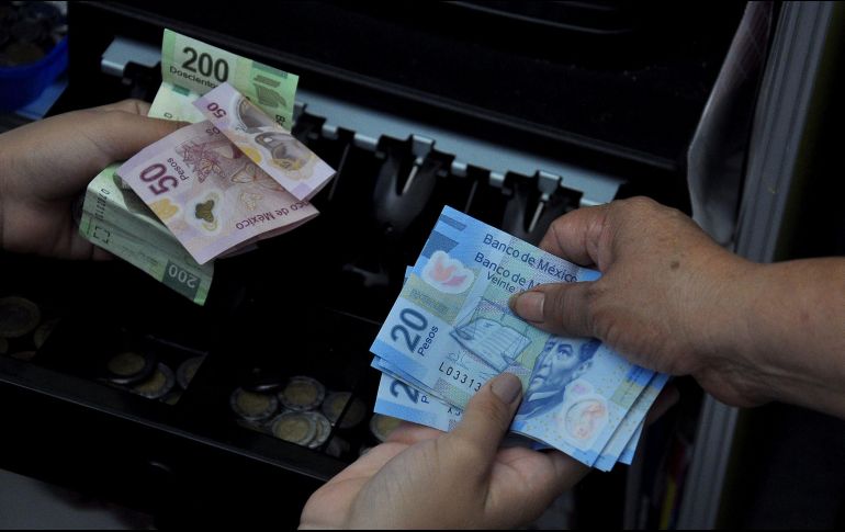 En su cuenta de Twitter, la SHCP hizo ver la fortaleza de nuestra moneda en comparación con otras divisas. NTX / ARCHIVO