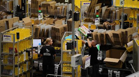 Las categorías más populares de ventas fueron las de hogar, moda, juguetes, belleza y dispositivos de Amazon. AFP / ARCHIVO