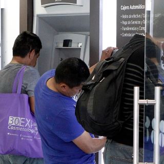 ¿En qué consiste la reforma para que bancos te puedan cobrar "a lo chino"?