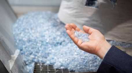 Los plásticos de menos de cinco milímetros no pueden percibirse a simple vista ni pueden ser eliminados por las plantas de tratamientos. EFE/Archivo