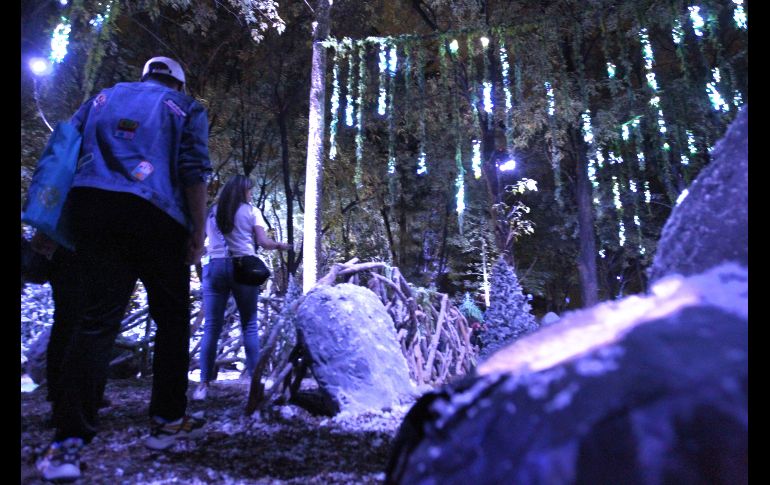 Continua el montaje del característico festival navideño, dentro de poco contará con la asistencia de los tapatíos amantes de esta festividad. EL INFORMADOR / A. Camacho