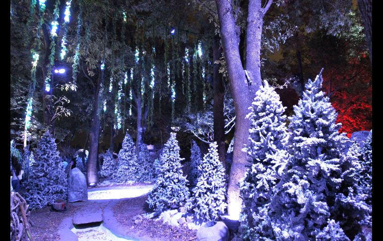 Continua el montaje del característico festival navideño, dentro de poco contará con la asistencia de los tapatíos amantes de esta festividad. EL INFORMADOR / A. Camacho