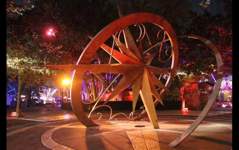 Continua el montaje del característico festival navideño, dentro de poco contará con la asistencia de los tapatíos amantes de esta festividad. EL INFORMADOR / A. Camacho