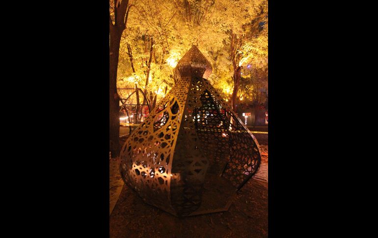 Continua el montaje del característico festival navideño, dentro de poco contará con la asistencia de los tapatíos amantes de esta festividad. EL INFORMADOR / A. Camacho