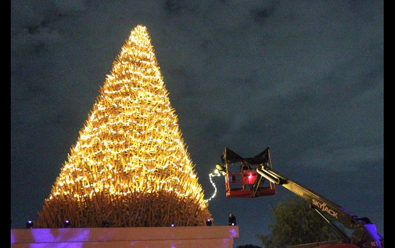 Continua el montaje del característico festival navideño, dentro de poco contará con la asistencia de los tapatíos amantes de esta festividad. EL INFORMADOR / A. Camacho