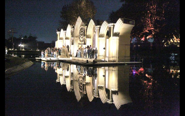 Continua el montaje del característico festival navideño, dentro de poco contará con la asistencia de los tapatíos amantes de esta festividad. EL INFORMADOR / A. Camacho