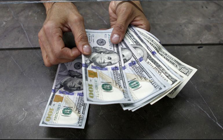 Dólar promedia en 19.57 pesos a la venta este viernes. EL INFORMADOR / Archivo