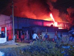 El incendio se controló alrededor de las 22:00 horas bajo la Coordinación Intermunicipal entre Zapopan y Guadalajara. ESPECIAL /