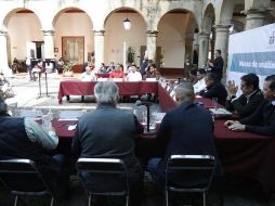 Los representantes sindicales y funcionarios del Ipejal acordaron realizar reuniones adicionales para exponer con detalles la información que han solicitado. ESPECIAL /