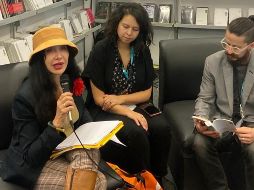 La poeta también tuvo oportunidad de cruzar opiniones con los espectadores en el evento. EL INFORMADOR/R. Solís