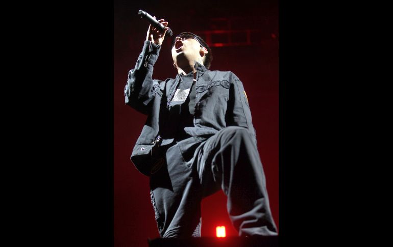 Tiago PZK. El cantante llenó de estilo e  intensidad el escenario. EL INFORMADOR/A. Camacho