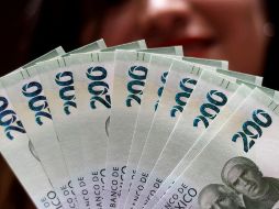 Al cumplir un año con el mismo empleador, el aguinaldo corresponde a 15 días de salario. EFE / ARCHIVO