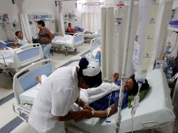 Tras el repunte de contagios de COVID-19 en Perú, el Ministerio de Salud reporta que la mayoría de personas hospitalizadas no cuenta con las vacunas para prevenir el contagio. EL INFORMADOR/ARCHIVO