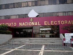 El Presidente López Obrador criticó que se rechazó la reforma constitucional enviada por su gobierno porque los partidos del bloque conservador no quiere que los ciudadanos elijan a los consejeros y magistrados electorales. EFE