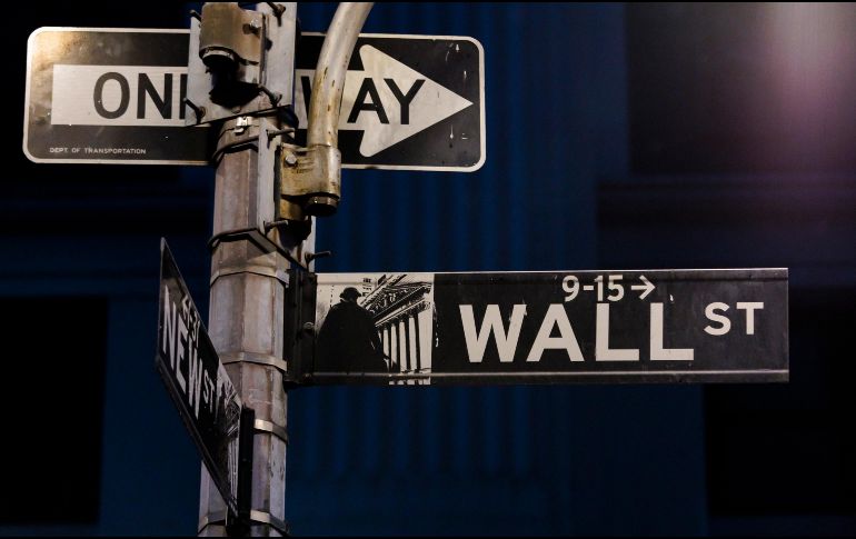 Entre los treinta componentes del Dow Jones, destacaron los descensos de Salesforce, Apple y Boeing. EFE/J. Lane