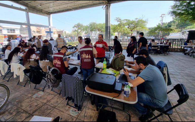 En estos primeros dos días han entregado un total de 800 tarjetas del Banco del Bienestar para que los adultos mayores de 65 años reciban su apoyo bimestral. EL INFORMADOR/E. GÓMEZ