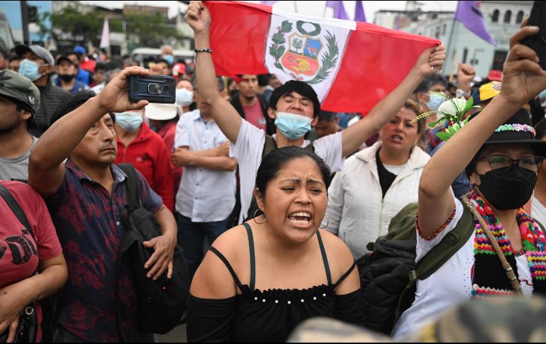Tras el intento de disolución del Congreso, éste destituyó a Castillo por 