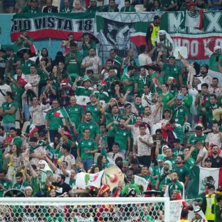 ¡Ya ni la amuelan! Mexicanos fingen usar silla de ruedas para mejores lugares