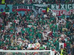 Además de reunir a quienes esperan emocionados los partidos, organizar una quiniela también favorece a que todos socialicen con el pretexto del futbol. IMAGO7