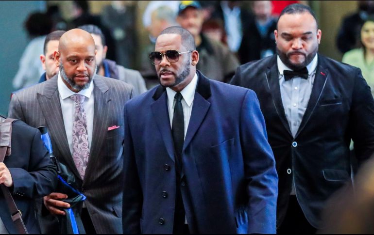 R. Kelly está preso y condenado a 30 años por delitos sexuales contra adolescentes y por pornografía infantil. EFE / ARCHIVO