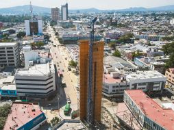 La obra está en la etapa final y cuenta con 45 metros de altura. Los constructores refieren que quedará terminada este mes y los trabajos complementarios hasta enero próximo. EL INFORMADOR/ A. Navarro