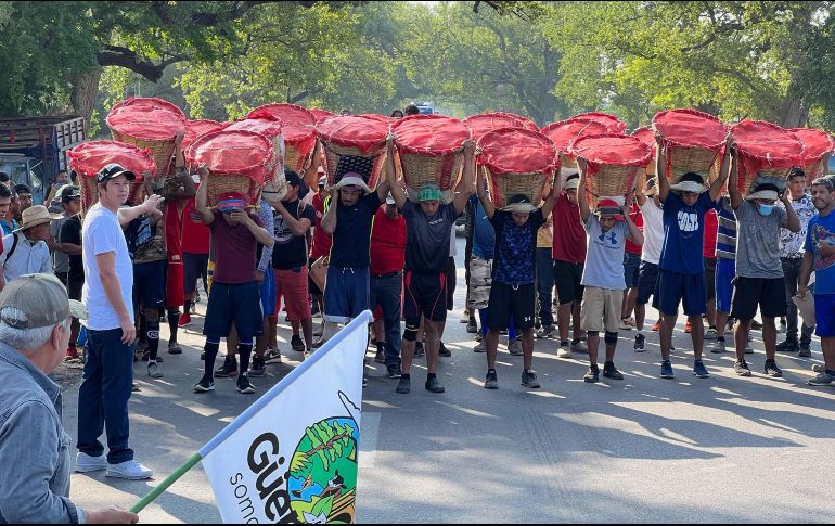 El ganador, quien recibió 10 mil pesos en efectivo, es originario de Zacate Colorado, del municipio de Tihuatlán, Estado de Veracruz. SUN / R. Aguilar