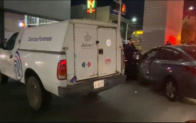 En el sitio quedó en calidad de retenido el conductor del Chevrolet Cavalier, acudió su ajustador de seguros, y será su asesor legal quien deslinde responsabilidades. ESPECIAL