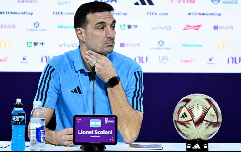 Las ausencias de dos de sus mejores jugadores, previo a las Semifinales de la Copa del Mundo, tienen a Lionel Scaloni con intranquilidad de cara al duelo de este martes ante Croacia. AFP / J. Mabromata