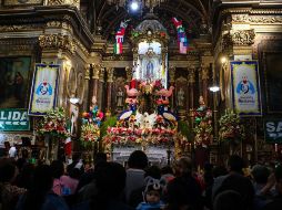 Hombres, mujeres y niños acudieronn a agradecer los favores recibidos. EL INFORMADOR/A. Navarro