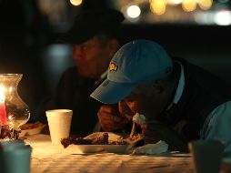 Los especialistas aseguran que no hay necesidad de dejar de asistir a los convivios, sino más bien controlar lo que se consume. SUN / ARCHIVO