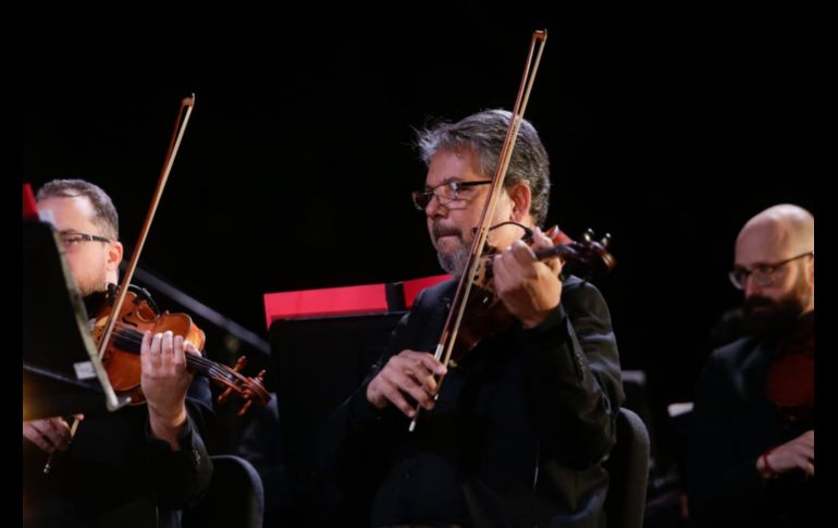 Aplauso tras aplauso, la orquesta dio prueba del buen recibimiento que le prodiga la gente en escenarios al aire libre. EL INFORMADOR / C. Zepeda