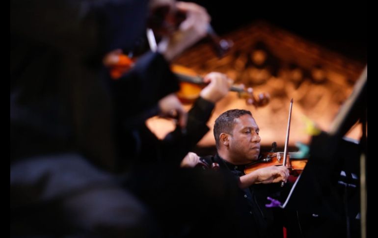 Aplauso tras aplauso, la orquesta dio prueba del buen recibimiento que le prodiga la gente en escenarios al aire libre. EL INFORMADOR / C. Zepeda