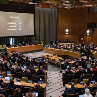 Por represión, la ONU expulsa a Irán de su Comisión de la Mujer