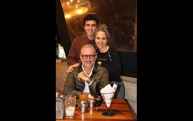 André Ochoa, Maggie Malarcon y Nino Muñoz. GENTE BIEN JALISCO/Christian Pérez